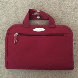 New Samsonite Toiletry Pouch in Burgundy